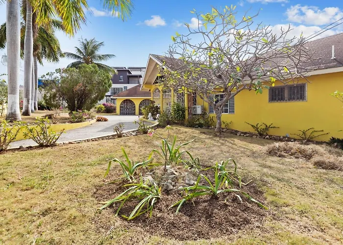 Yancey Largo Villa With Private Pool