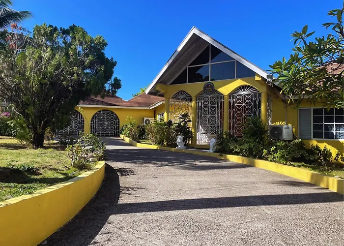 Yancey Largo Villa With Private Pool